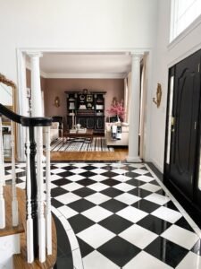 Checkerboard floor pattern idea for home entryway design 