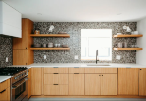 Modern kitchen decoration ideas with warm white cabinets, wood shelves and pendant lights